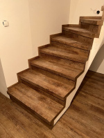  Vinylove schody s nosem Dub Prirodni